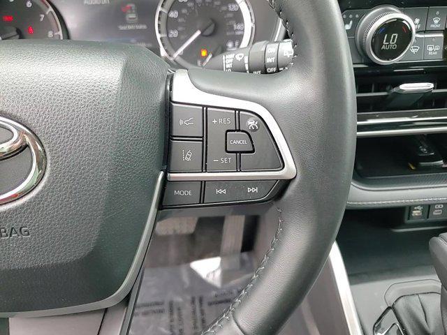 used 2023 Toyota Highlander car, priced at $39,990