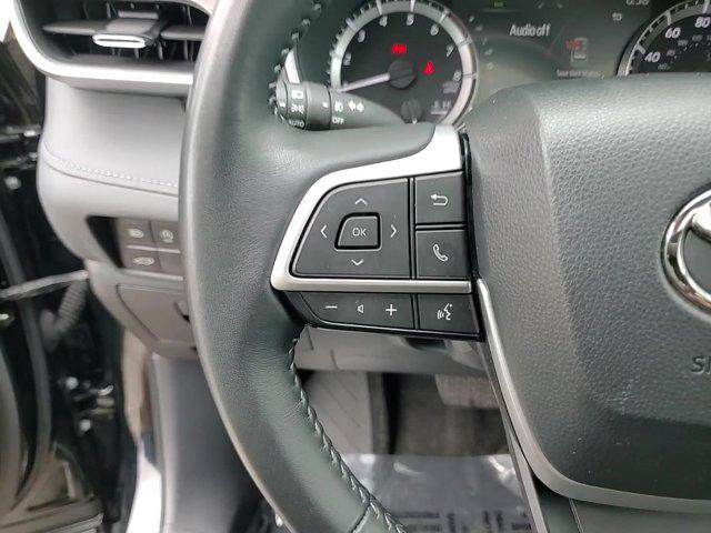 used 2023 Toyota Highlander car, priced at $39,990