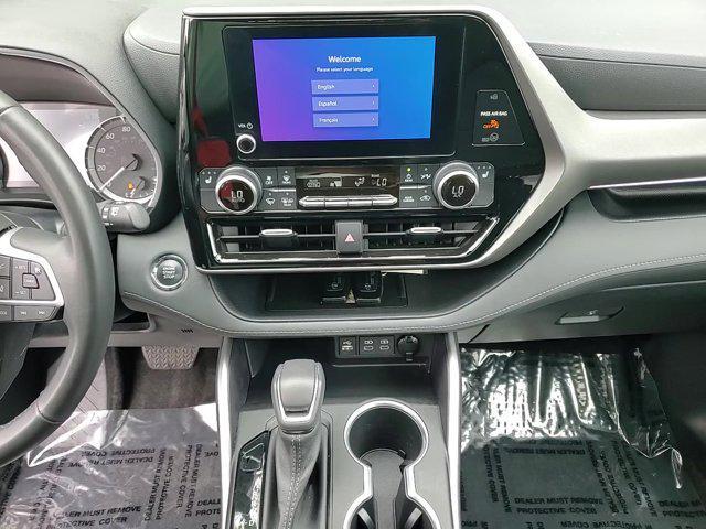 used 2023 Toyota Highlander car, priced at $39,990