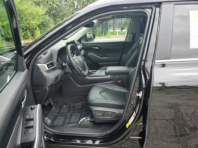 used 2023 Toyota Highlander car, priced at $39,990