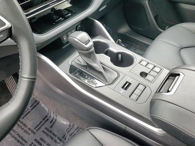 used 2023 Toyota Highlander car, priced at $39,990