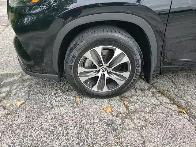 used 2023 Toyota Highlander car, priced at $39,990