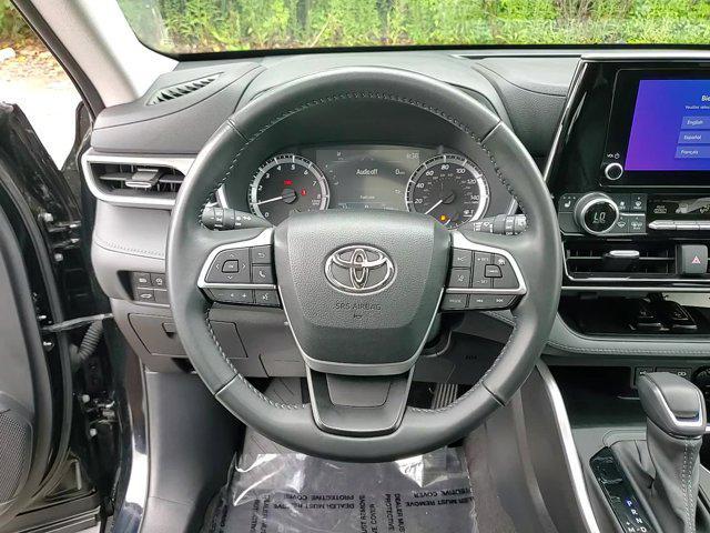 used 2023 Toyota Highlander car, priced at $39,990
