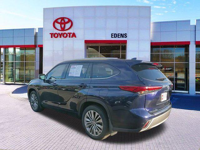 used 2022 Toyota Highlander Hybrid car, priced at $35,490