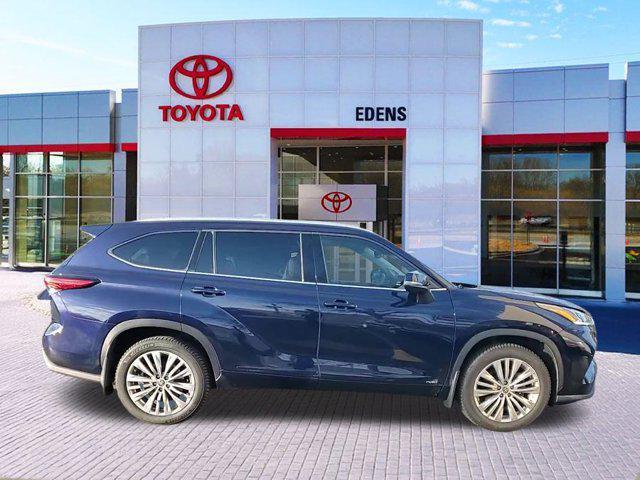 used 2022 Toyota Highlander Hybrid car, priced at $35,490