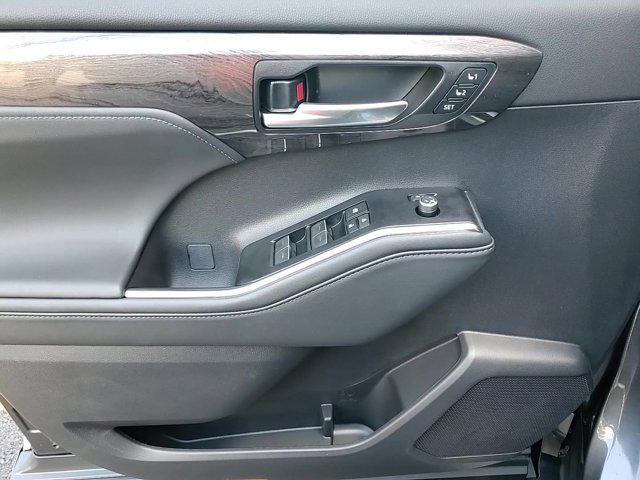 new 2025 Toyota Highlander car, priced at $57,350