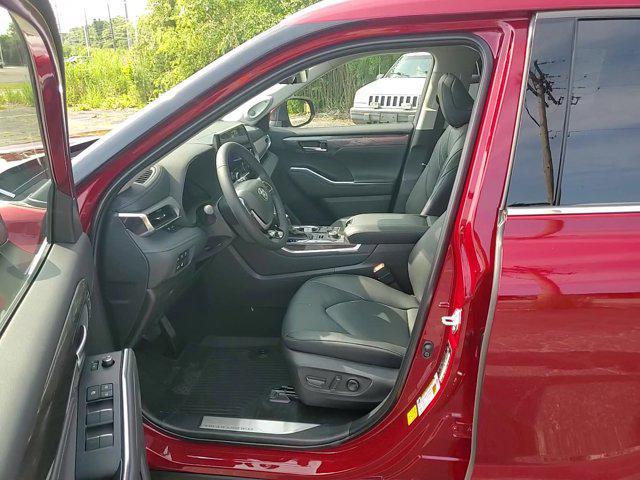 new 2025 Toyota Highlander car, priced at $57,281