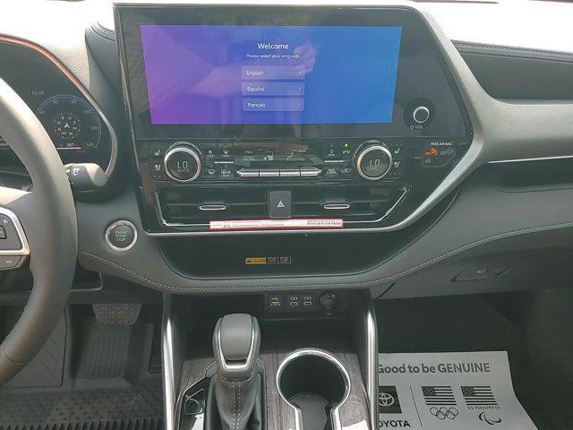 new 2025 Toyota Highlander car, priced at $57,281