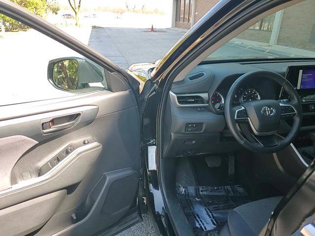 used 2024 Toyota Highlander car, priced at $38,990