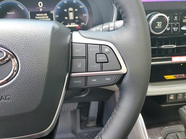 new 2025 Toyota Highlander Hybrid car, priced at $58,905