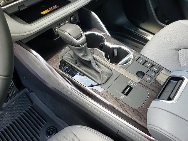 new 2025 Toyota Highlander Hybrid car, priced at $58,905