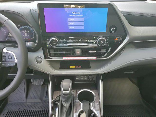 new 2025 Toyota Highlander Hybrid car, priced at $58,905