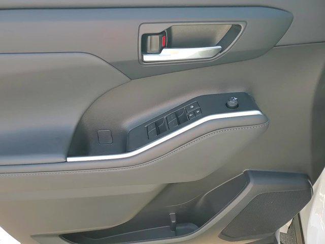 used 2022 Toyota Highlander car, priced at $37,490