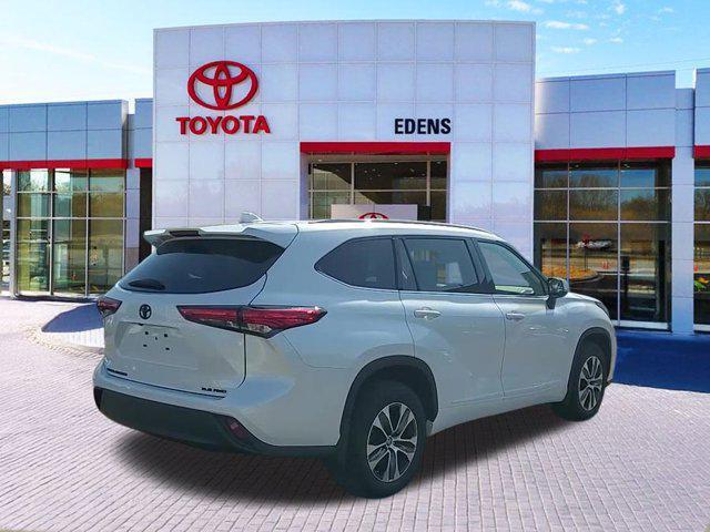 used 2022 Toyota Highlander car, priced at $37,490