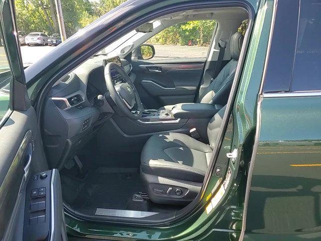 new 2025 Toyota Highlander car, priced at $57,595