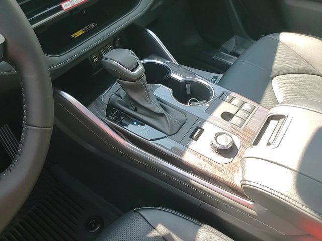 new 2025 Toyota Highlander car, priced at $57,595