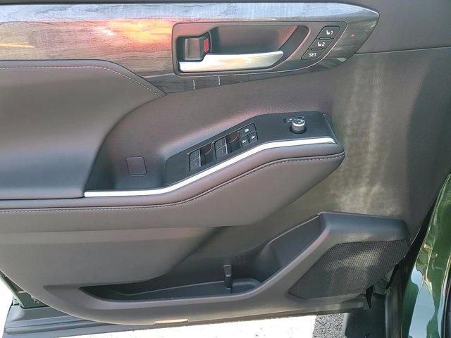 new 2025 Toyota Highlander car, priced at $57,595