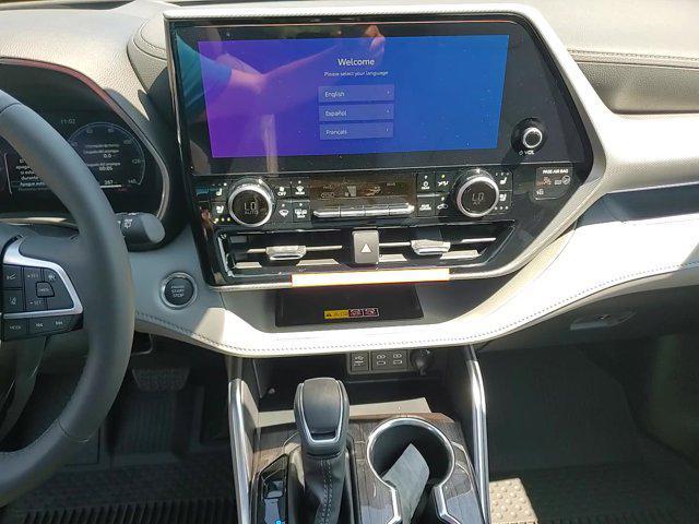 new 2025 Toyota Highlander car, priced at $55,956