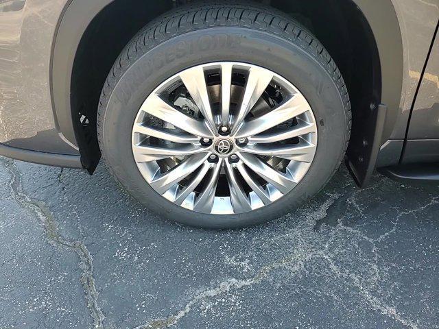 new 2025 Toyota Highlander car, priced at $55,956