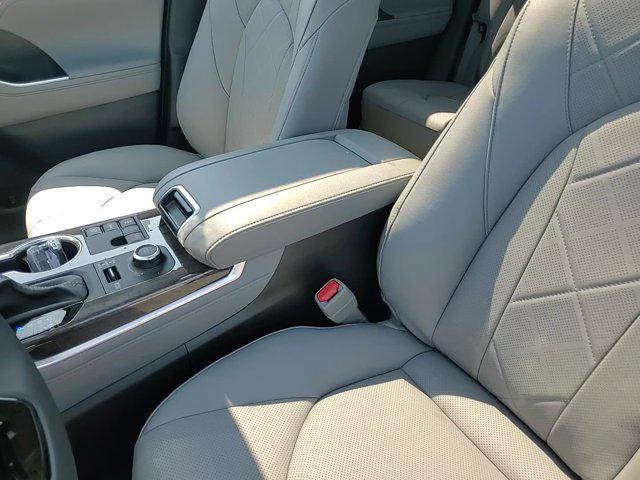 new 2025 Toyota Highlander car, priced at $55,956