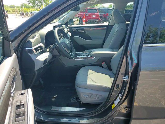 new 2025 Toyota Highlander car, priced at $55,956