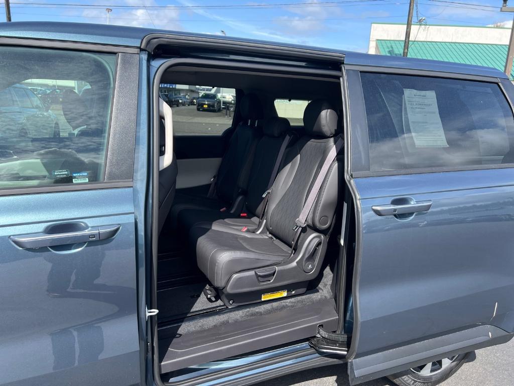 used 2024 Kia Carnival car, priced at $39,689