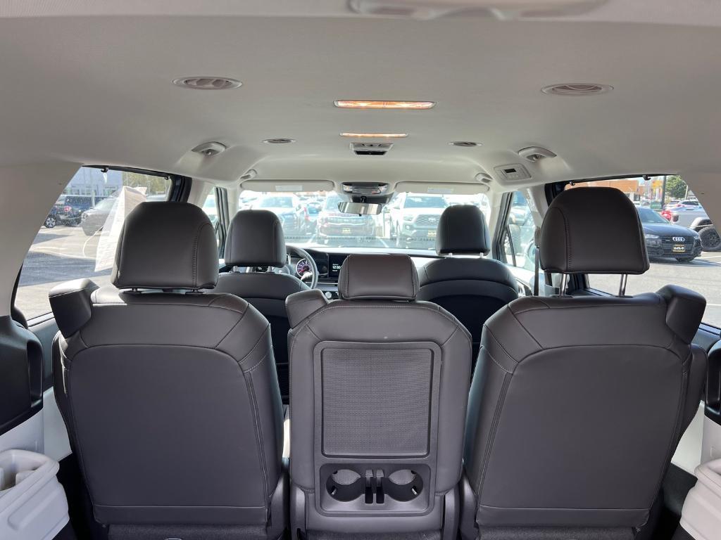 used 2024 Kia Carnival car, priced at $39,689