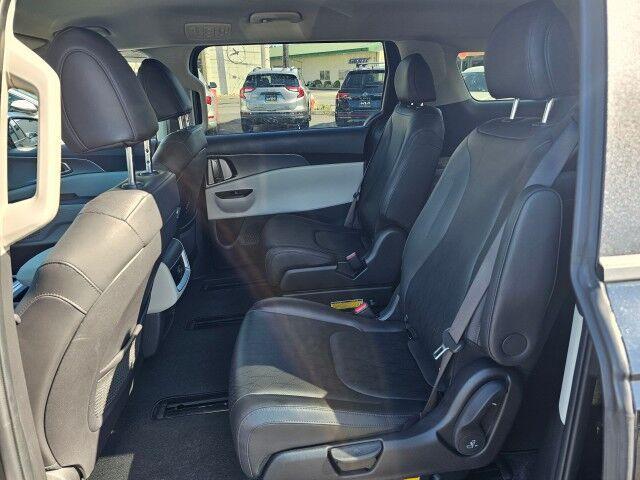used 2023 Kia Carnival car, priced at $33,880