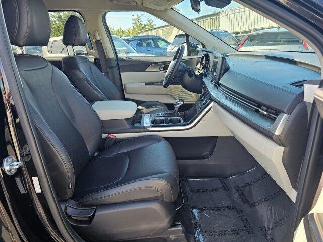 used 2023 Kia Carnival car, priced at $33,880