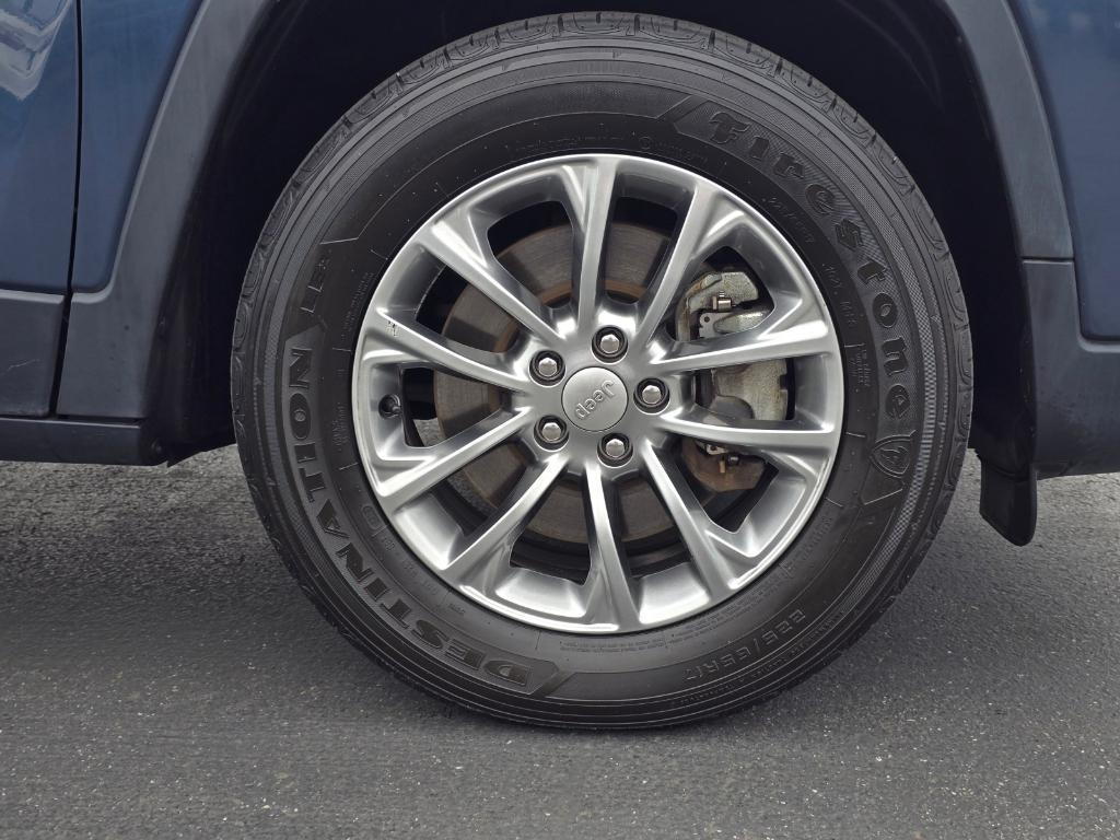 used 2020 Jeep Cherokee car, priced at $18,999
