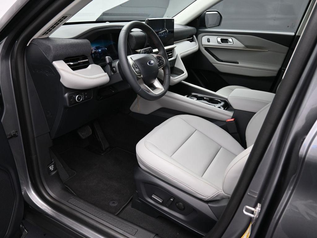 new 2025 Ford Explorer car, priced at $47,160