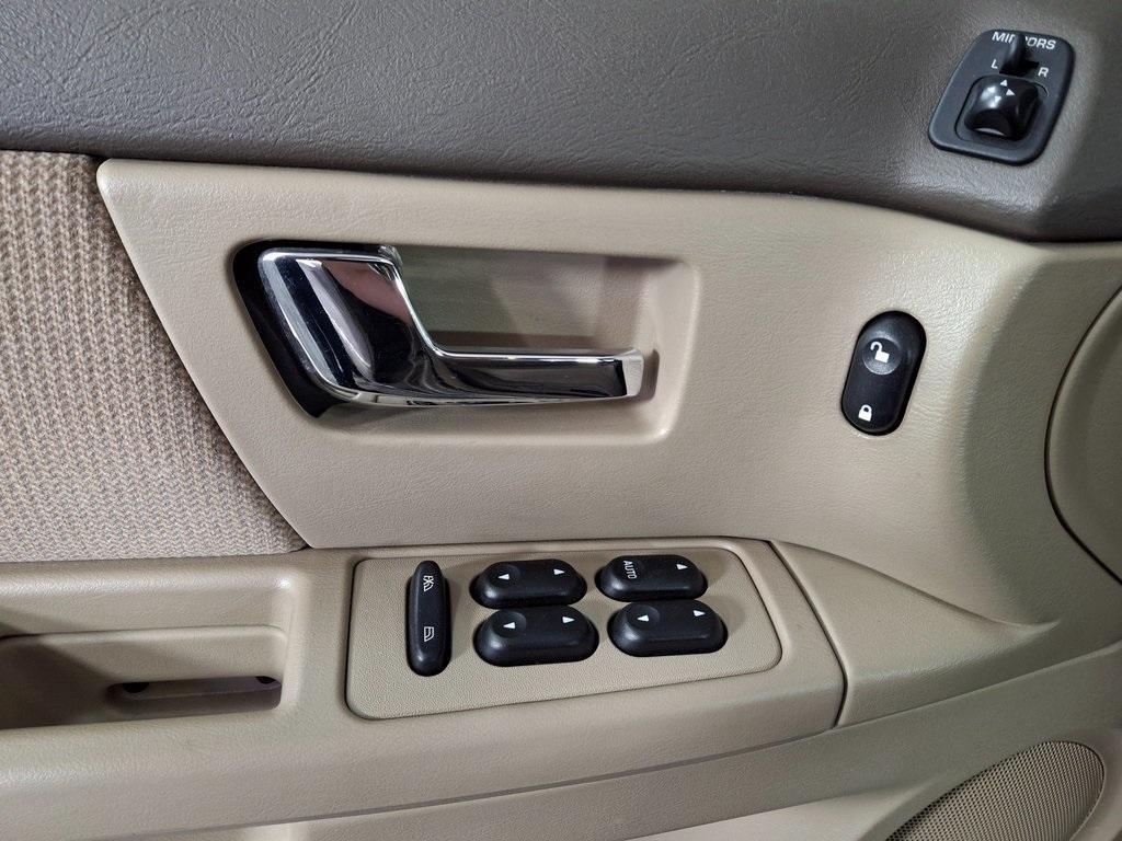 used 2002 Ford Taurus car, priced at $9,600