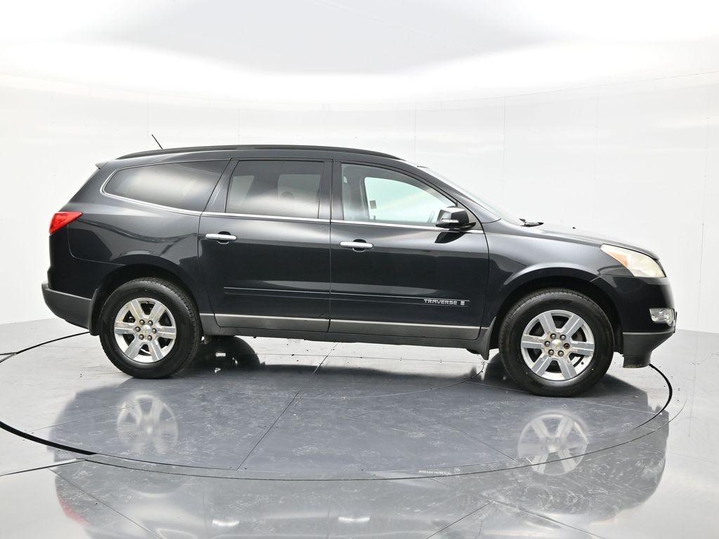 used 2009 Chevrolet Traverse car, priced at $5,800