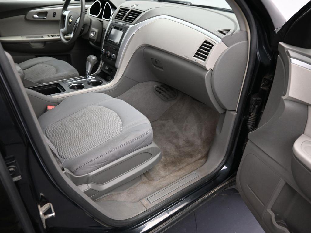 used 2009 Chevrolet Traverse car, priced at $5,800