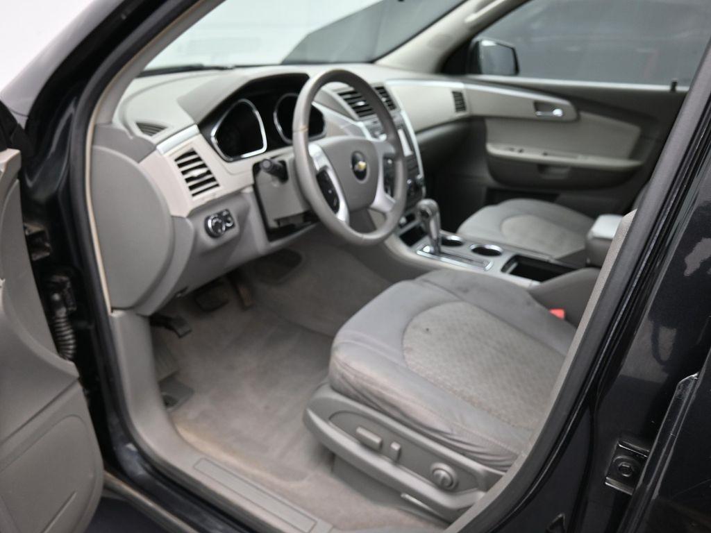 used 2009 Chevrolet Traverse car, priced at $5,800
