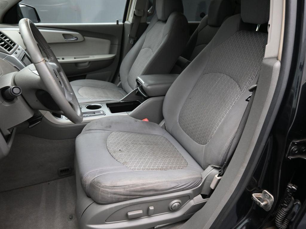 used 2009 Chevrolet Traverse car, priced at $5,800