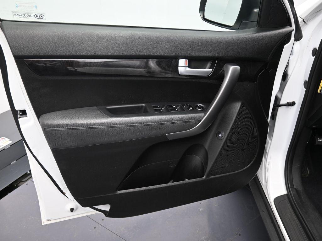 used 2014 Kia Sorento car, priced at $4,250