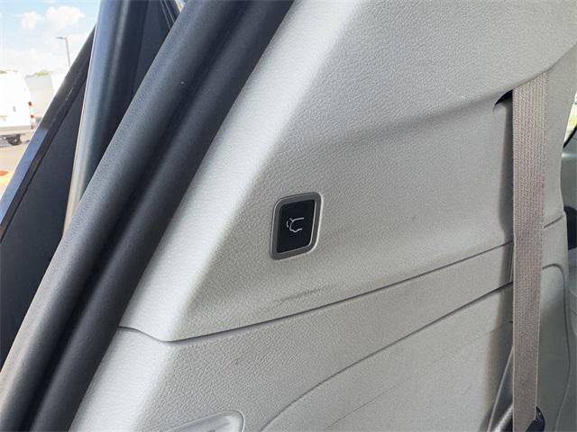 used 2023 Chrysler Pacifica Hybrid car