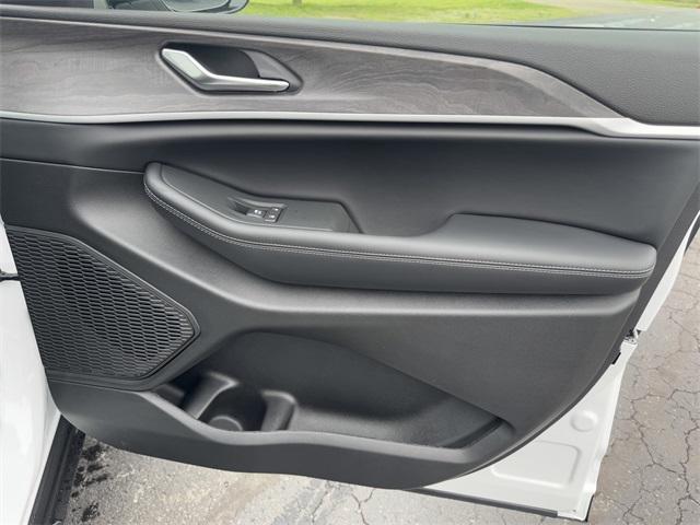 new 2025 Jeep Grand Cherokee car, priced at $44,988