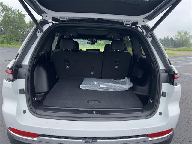 new 2025 Jeep Grand Cherokee car, priced at $44,988