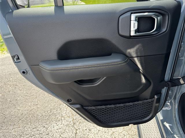 new 2025 Jeep Gladiator car, priced at $45,288