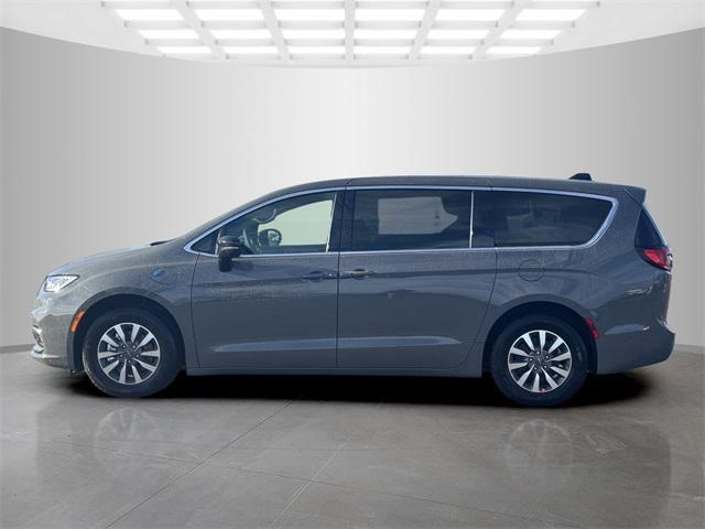 new 2025 Chrysler Pacifica Hybrid car, priced at $44,868