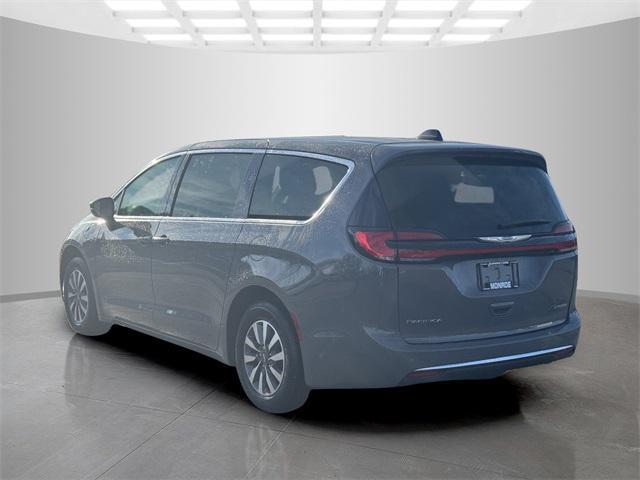 new 2025 Chrysler Pacifica Hybrid car, priced at $44,868