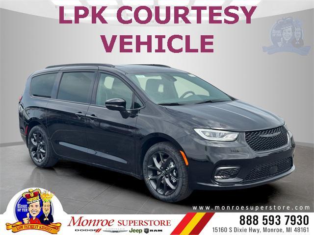 new 2025 Chrysler Pacifica car, priced at $47,896