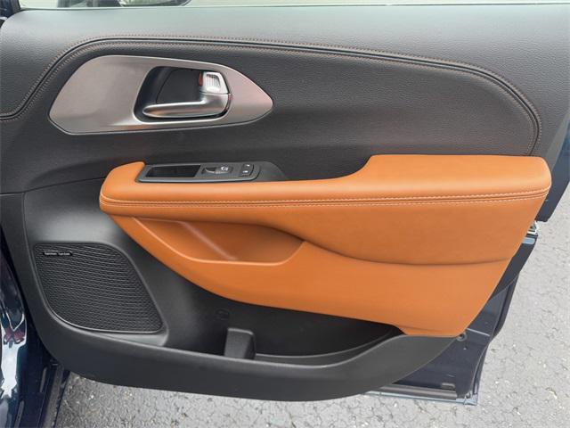new 2025 Chrysler Pacifica car, priced at $55,568