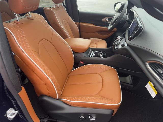 new 2025 Chrysler Pacifica car, priced at $55,568