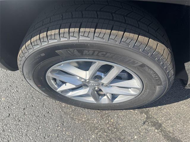 new 2025 Jeep Grand Cherokee car, priced at $37,988