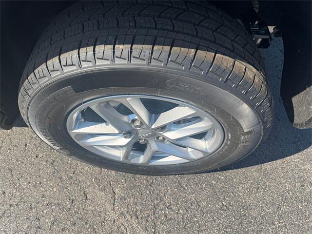 new 2025 Jeep Grand Cherokee car, priced at $37,988