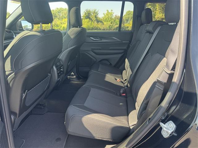 new 2025 Jeep Grand Cherokee car, priced at $37,988