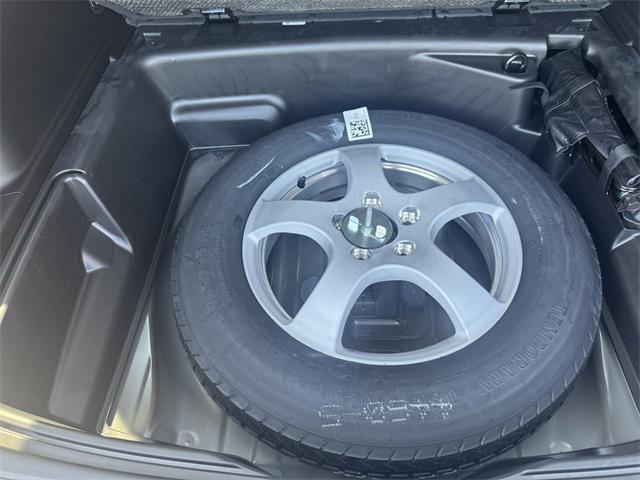 new 2025 Jeep Grand Cherokee car, priced at $37,988